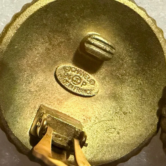 COCO CHANEL logo gold plated clip on earrings 94P - Picture 5 of 6